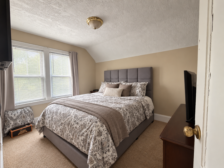 Property Photo:  