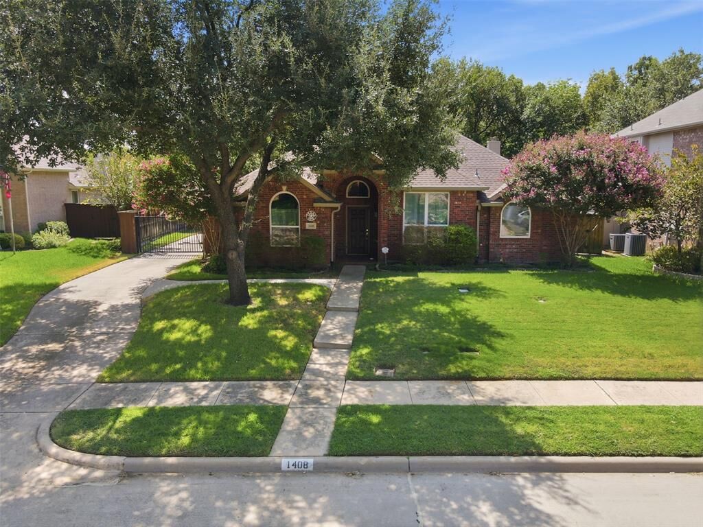 Property Photo: 1408 Berne Lane TX 75067