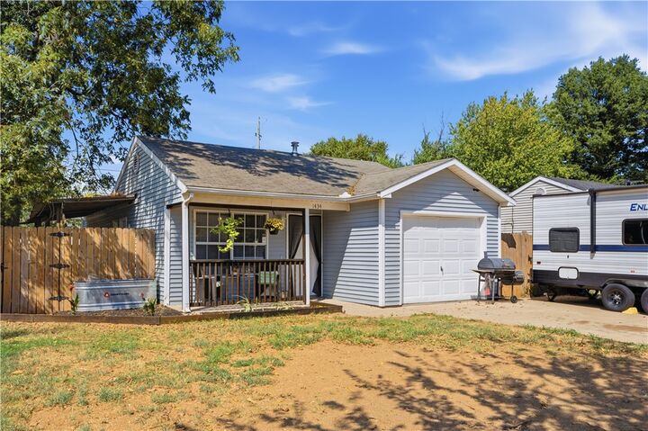 Property Photo:  1434 S B Street  AR 72756 