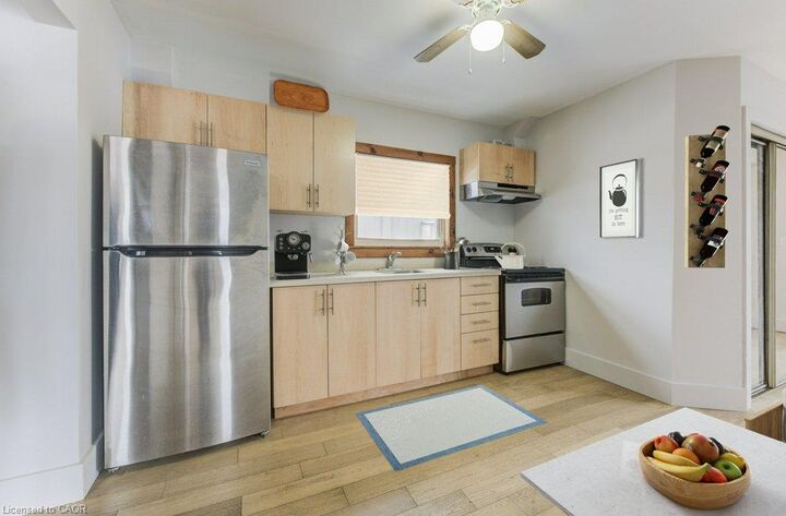 Property Photo:  204 Ottawa Street S 1  ON N2G 3T4 