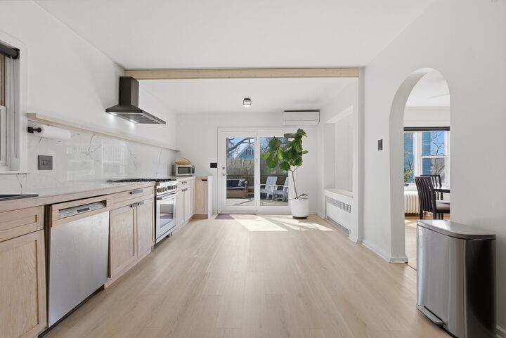 Property Photo:  11 Sherwood St 1  MA 02131 