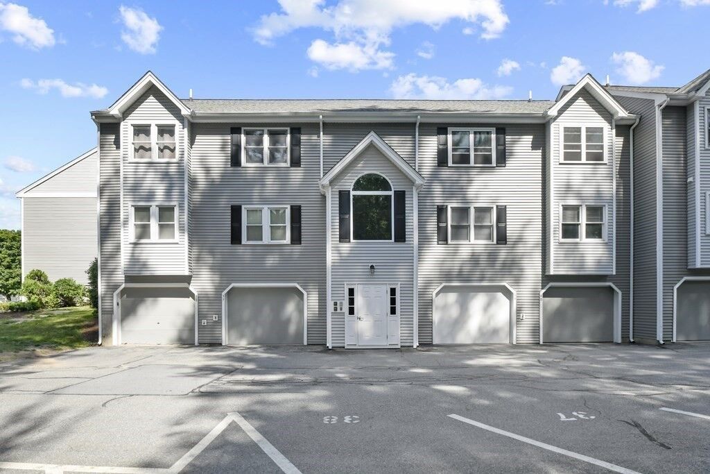 Property Photo:  74 Tennis Plaza Road 38  MA 01826 