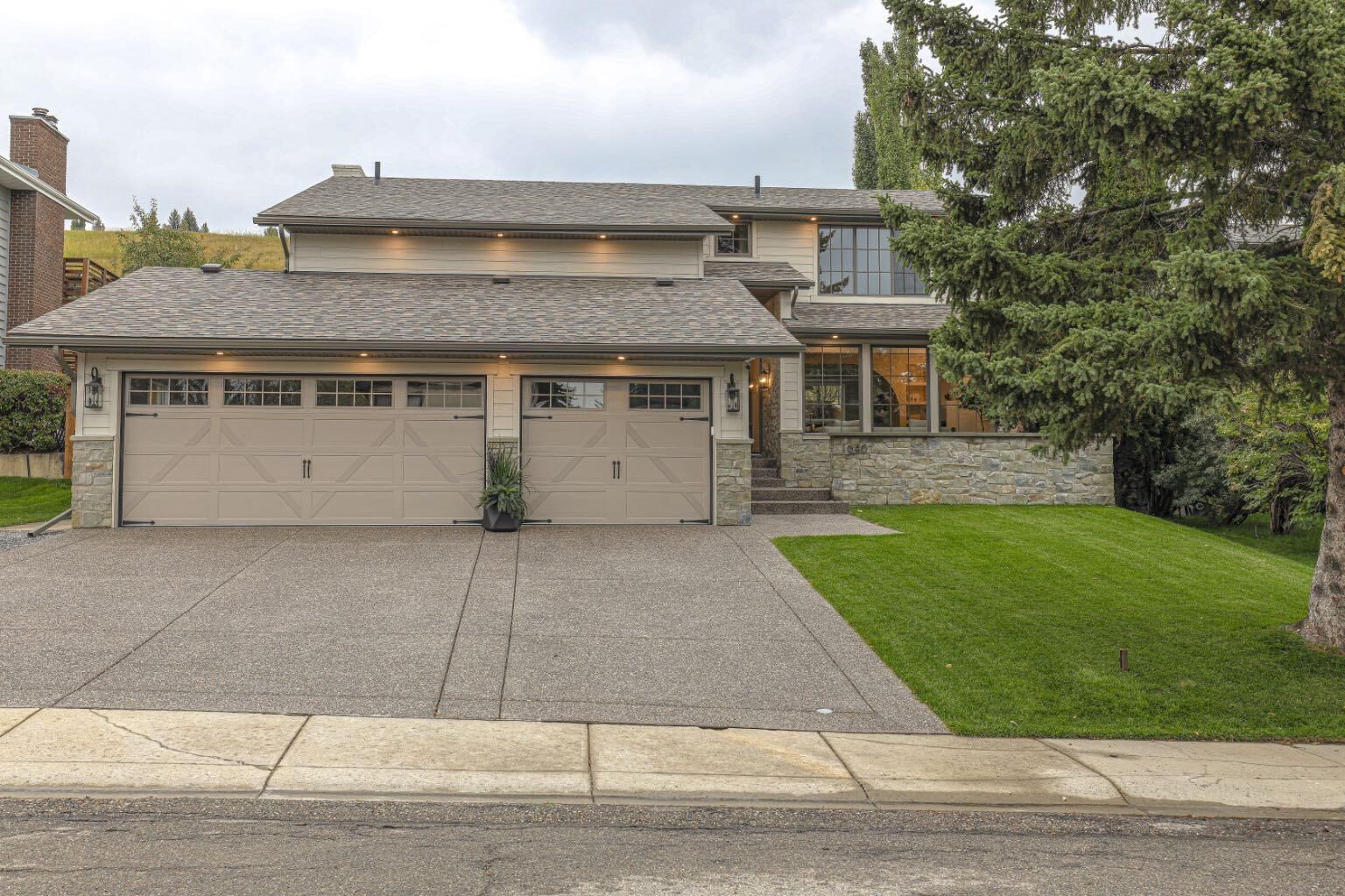 Property Photo: 1040 Edgemont Road NW AB T3A 2J3