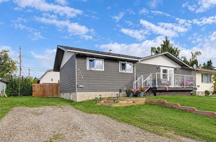 Property Photo:  9238 111 Avenue  AB T8V 3G1 