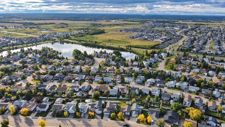 Property Photo:  9042 103 Avenue  AB T8X 1H3 