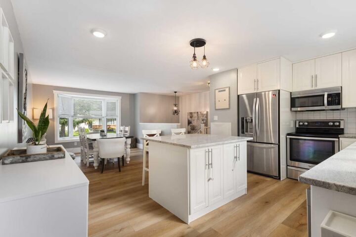 Property Photo:  723 Canfield Place SW  AB T2W 1K7 