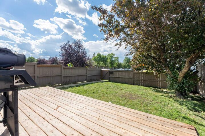 Property Photo:  3809 45 Street SW 52  AB T3E 3H4 