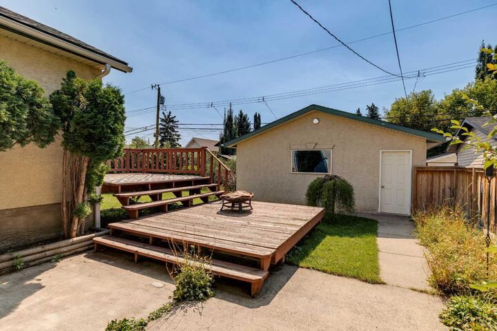 Property Photo:  415 51 Avenue SW  AB T2V 0A2 