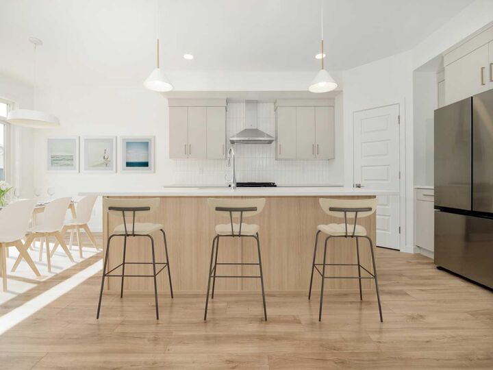 Property Photo:  2500 43 Street S  AB T1K 8K2 