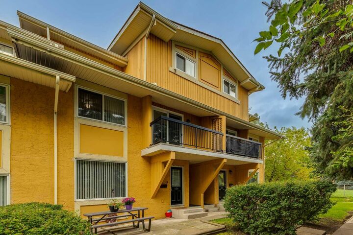 Property Photo:  2200 Woodview Drive SW 103  AB T2W 3N6 
