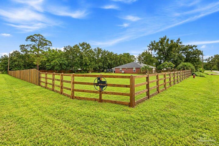 Property Photo: 708 Mike Gibson Ln FL 32583