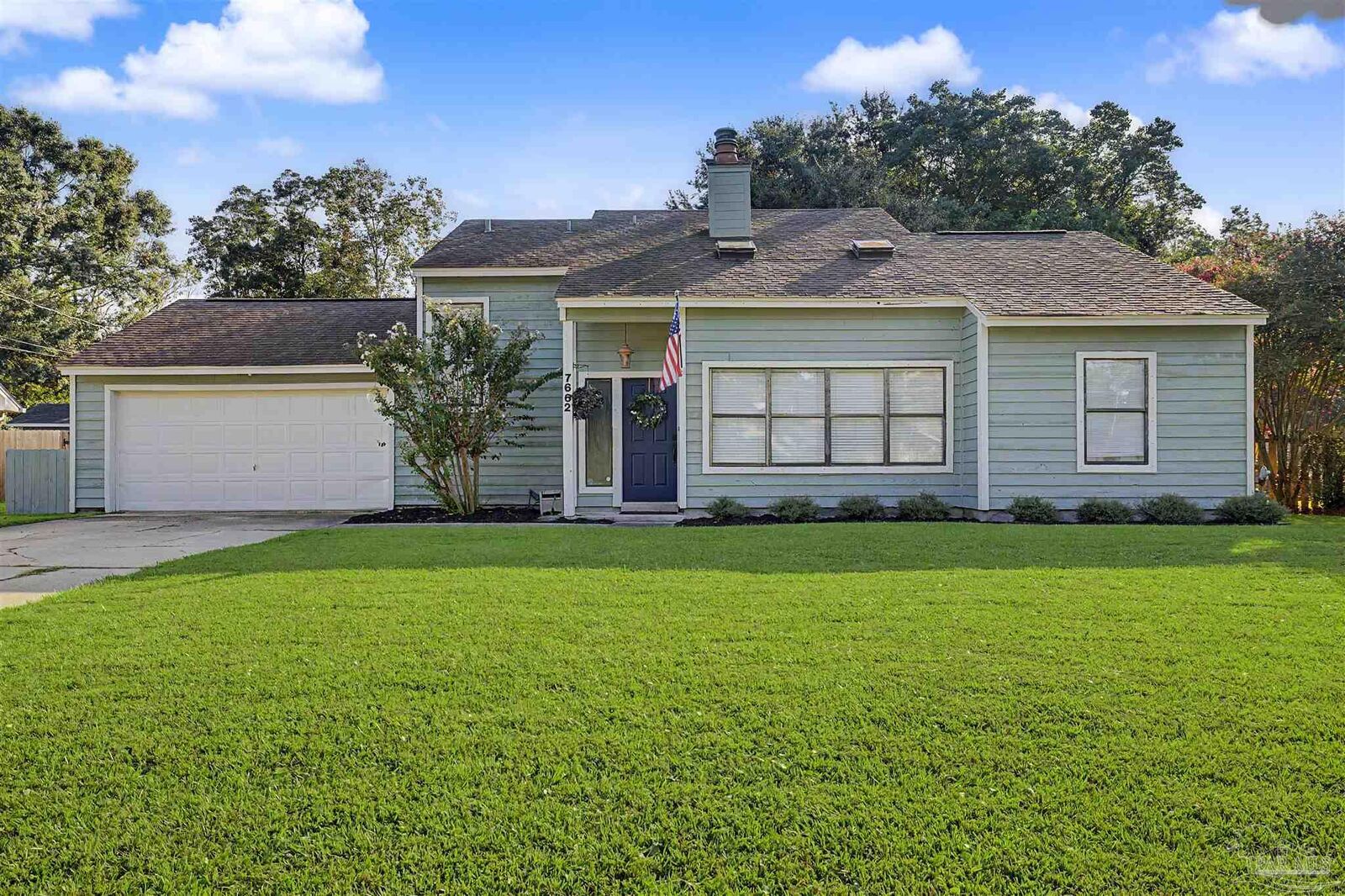 Property Photo: 7662 Charter Oaks Dr FL 32514