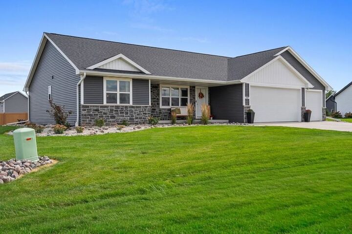 Property Photo:  2347 Tigerwood Trail  WI 54115 