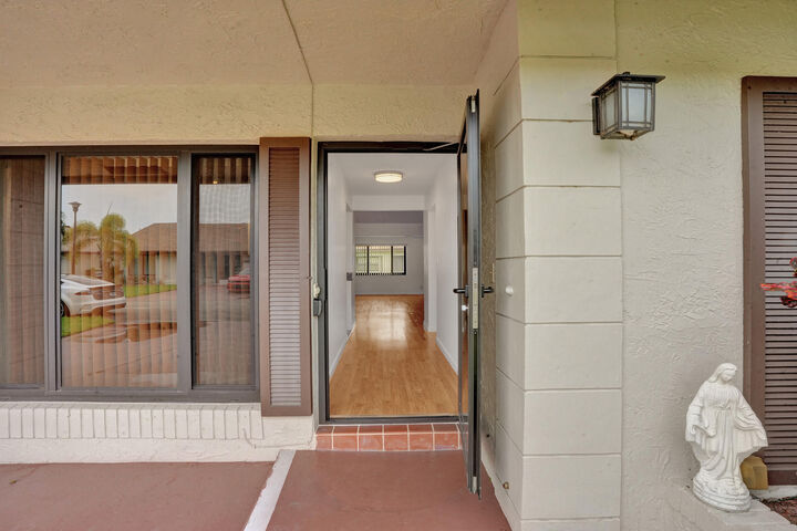 Property Photo:  2253 SW 17th Drive  FL 33442 