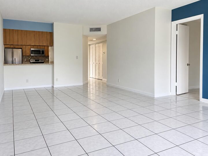 Property Photo: 10113 Twin Lakes Drive 24-E FL 33071