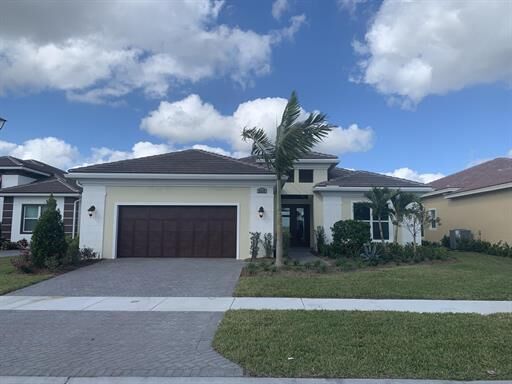 Property Photo:  