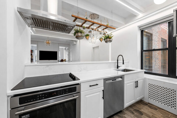 Property Photo:  105 W 73rd Street C3  NY 10023 