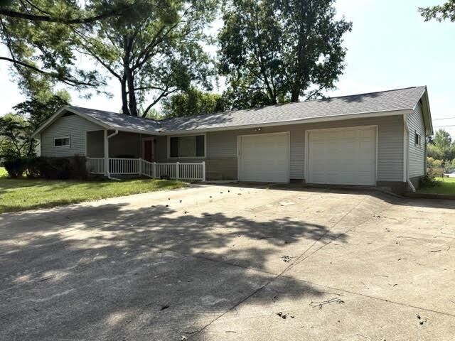 Property Photo:  1015 Fairacres Road  IN 47374 
