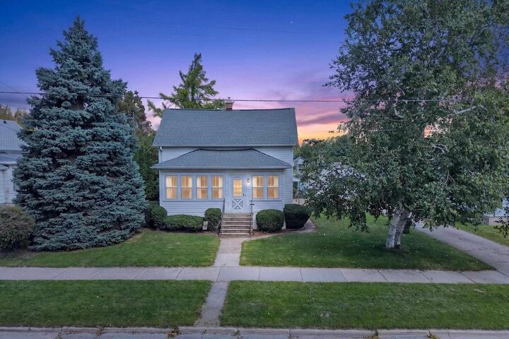 Property Photo:  1126 W 6th Avenue  WI 54902 