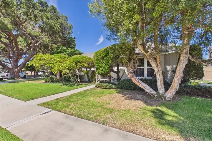Property Photo:  1902 Lees Avenue  CA 90815 
