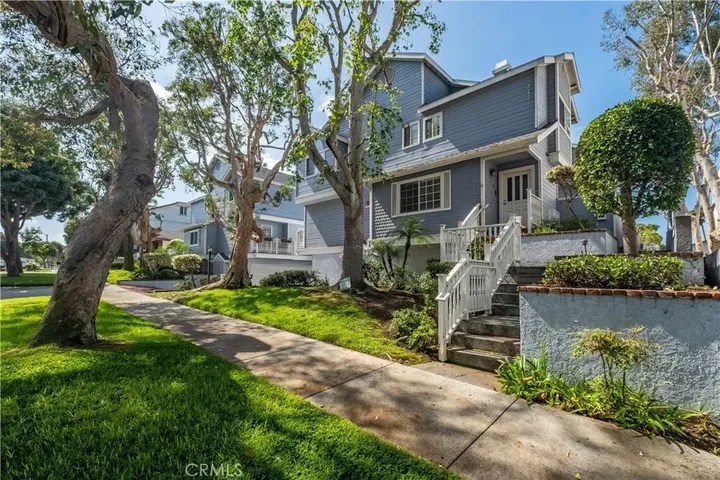 Property Photo:  313 N Broadway 9  CA 90277 