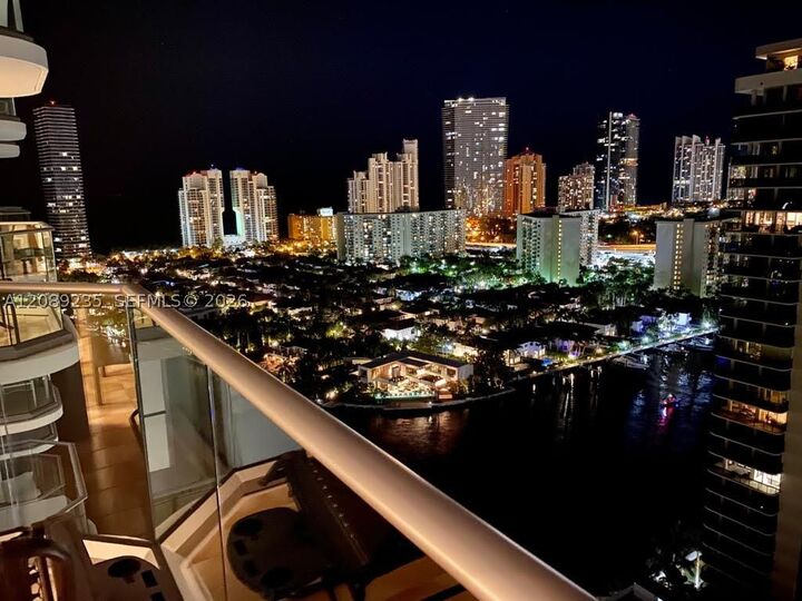Property Photo:  19707 Turnberry Way 27D  FL 33180 