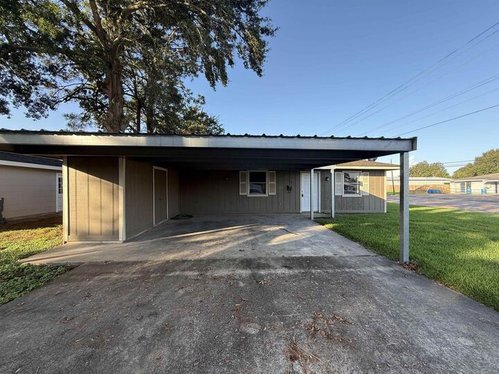 Property Photo:  104 S 5th  TX 77627 