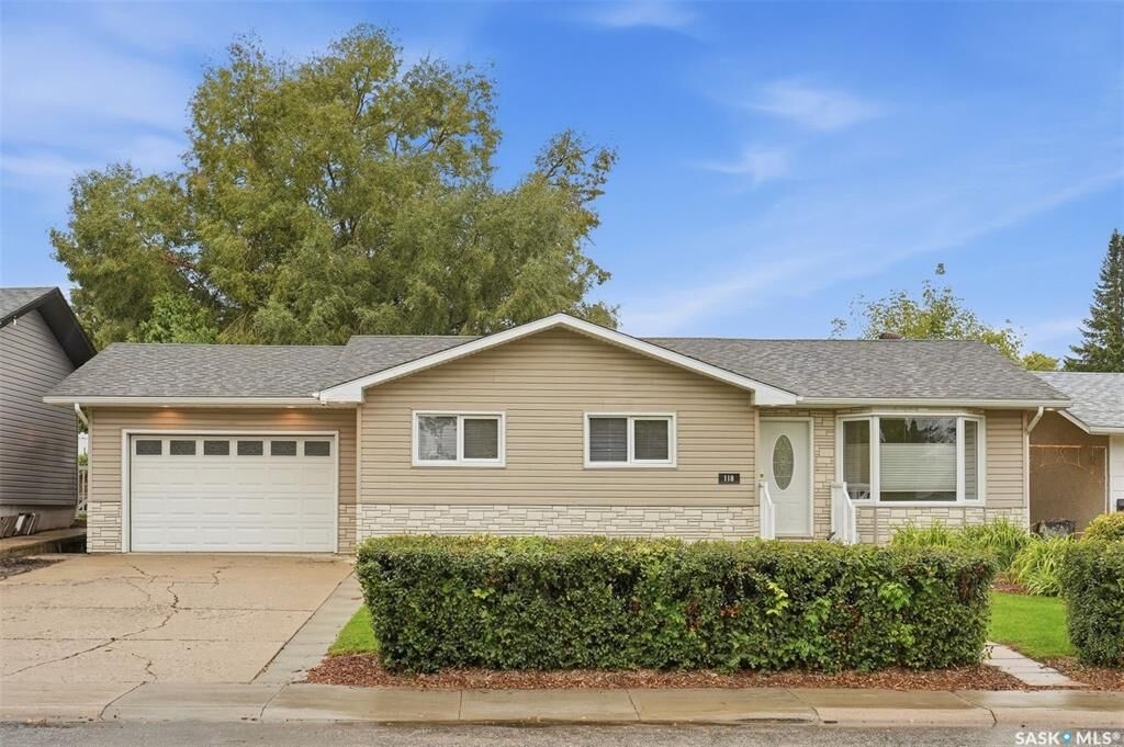 Property Photo:  118 Pendygrasse Road  SK S7M 4J1 