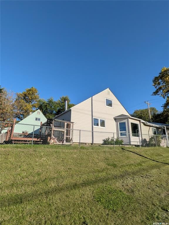 Property Photo:  501 19th Street E  SK S6V 1K3 