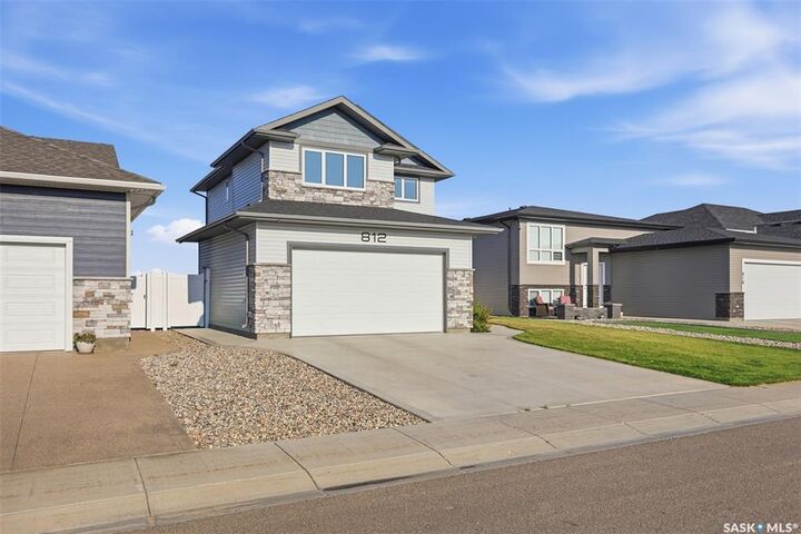 Property Photo:  812 1st Avenue N  SK S0K 4S5 