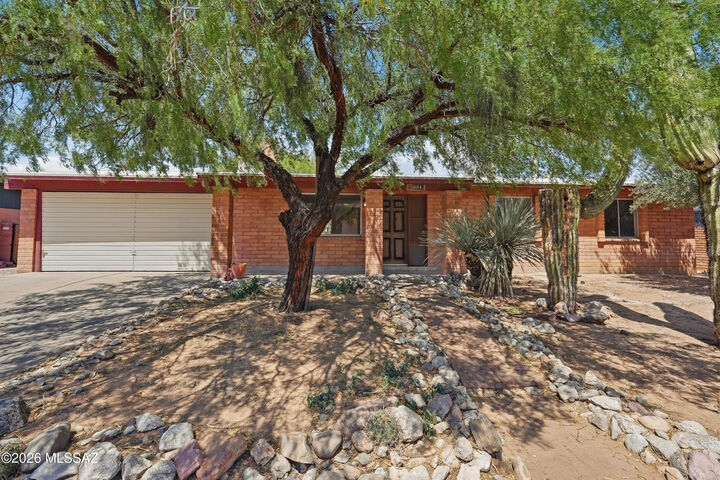 Property Photo:  8013 E Manitoba Street  AZ 85730 