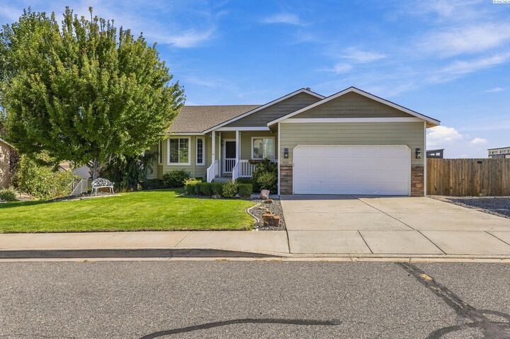 Property Photo: 4515 Tusayan Dr WA 99301-8237