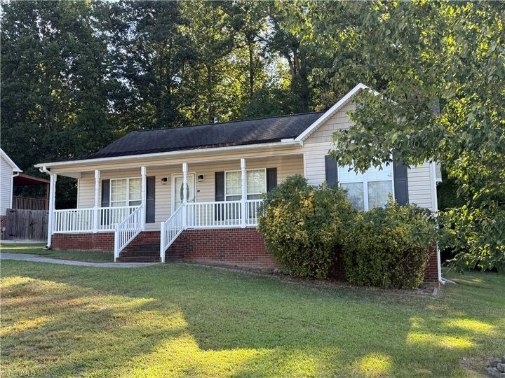Property Photo: 13 Thomasville High Drive NC 27360