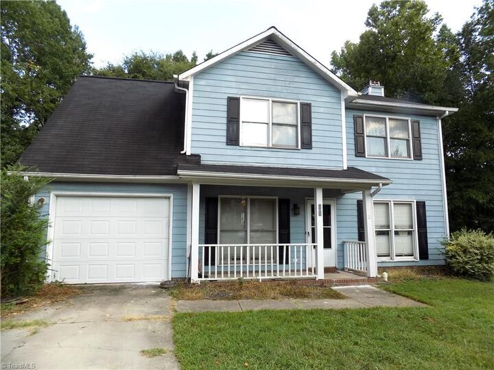 Property Photo:  10 Windale Court  NC 27406 
