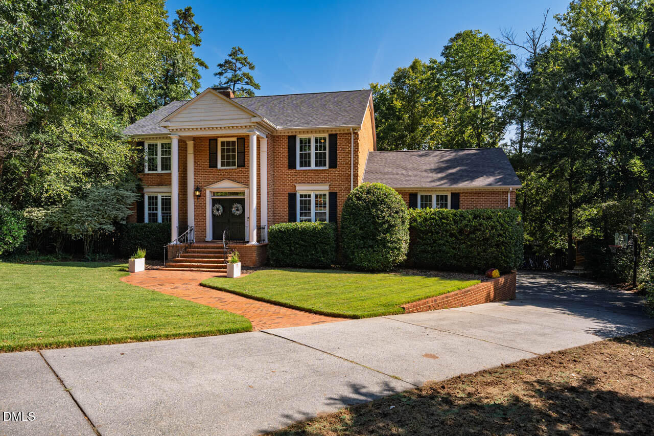 Property Photo:  6 St James Place  NC 27514 