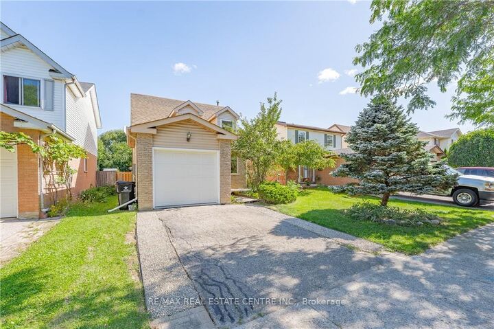 Property Photo:  34 Camrose Court  ON N2M 5J5 