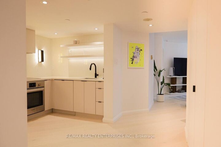 Property Photo:  38 Elm Street 600  ON M5G 2K5 