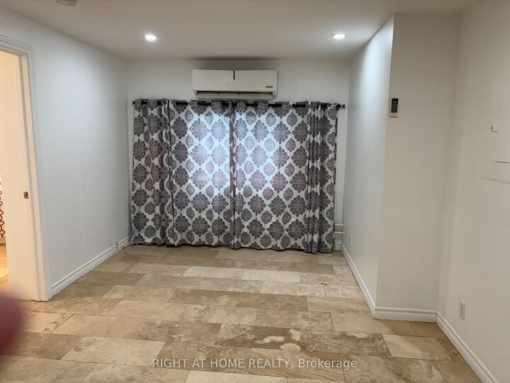 Property Photo:  611 Gerrard Street E Unit 8  ON M4M 1Y2 