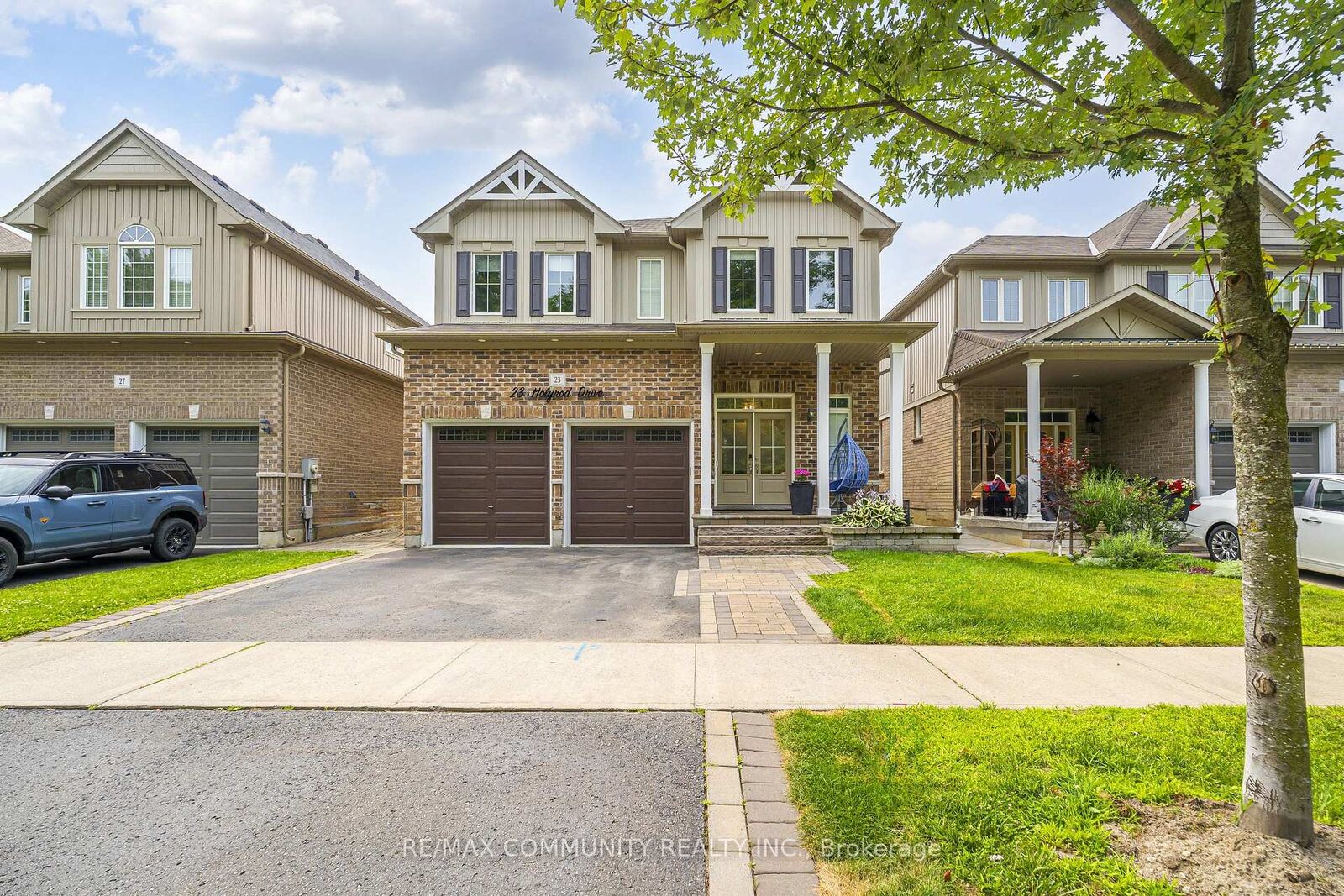 Property Photo:  23 Holyrod Drive  ON L1E 0G8 