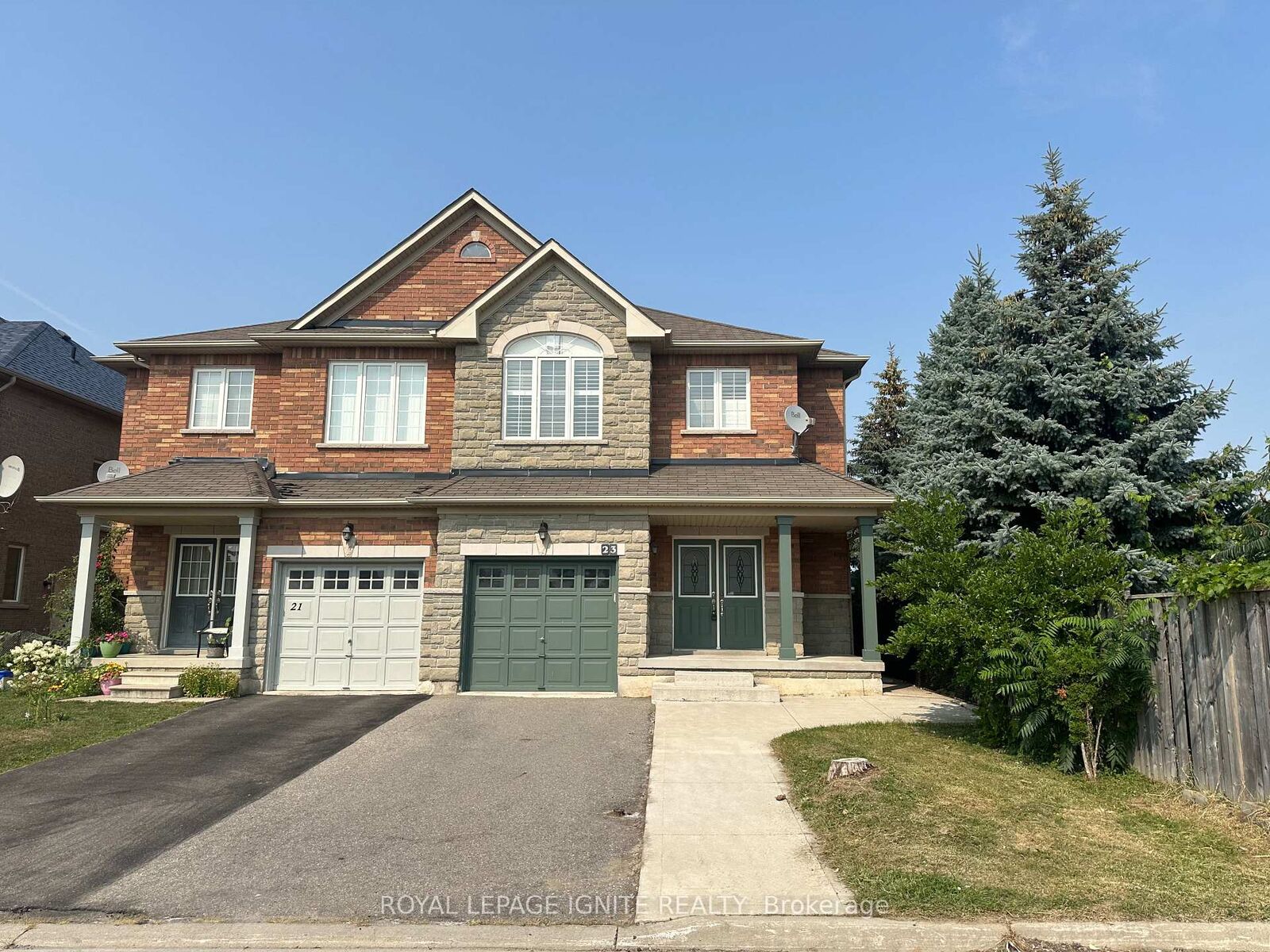 Property Photo:  23 Royal Vista Road  ON L6Y 0K8 