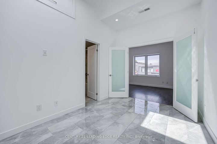 Property Photo:  1375 Bathurst Street Unit B  ON M5R 3H8 