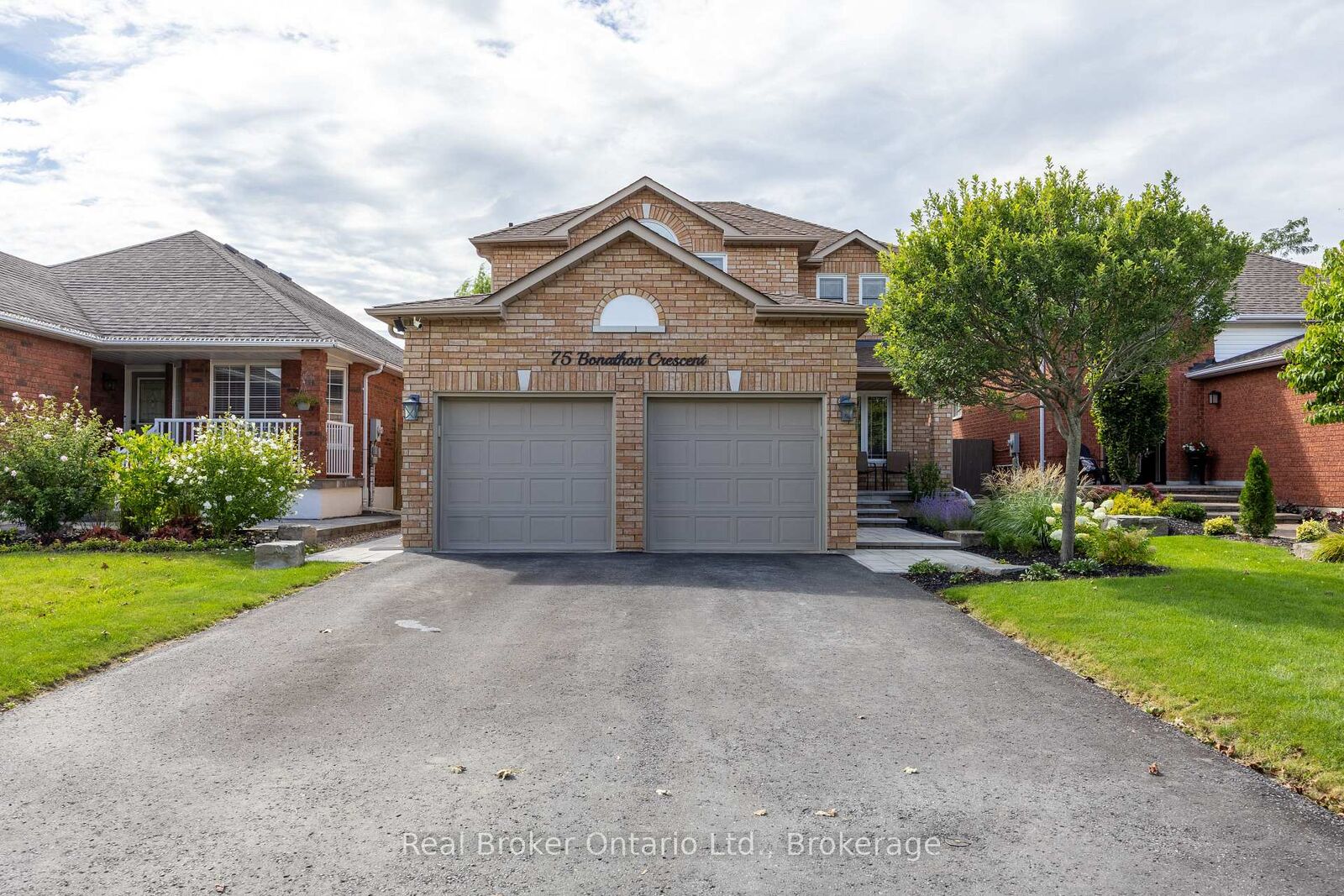 Property Photo:  75 Bonathon Crescent  ON L1C 5B9 