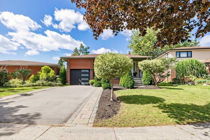 Property Photo:  16 Langevin Crescent  ON M1C 2B6 