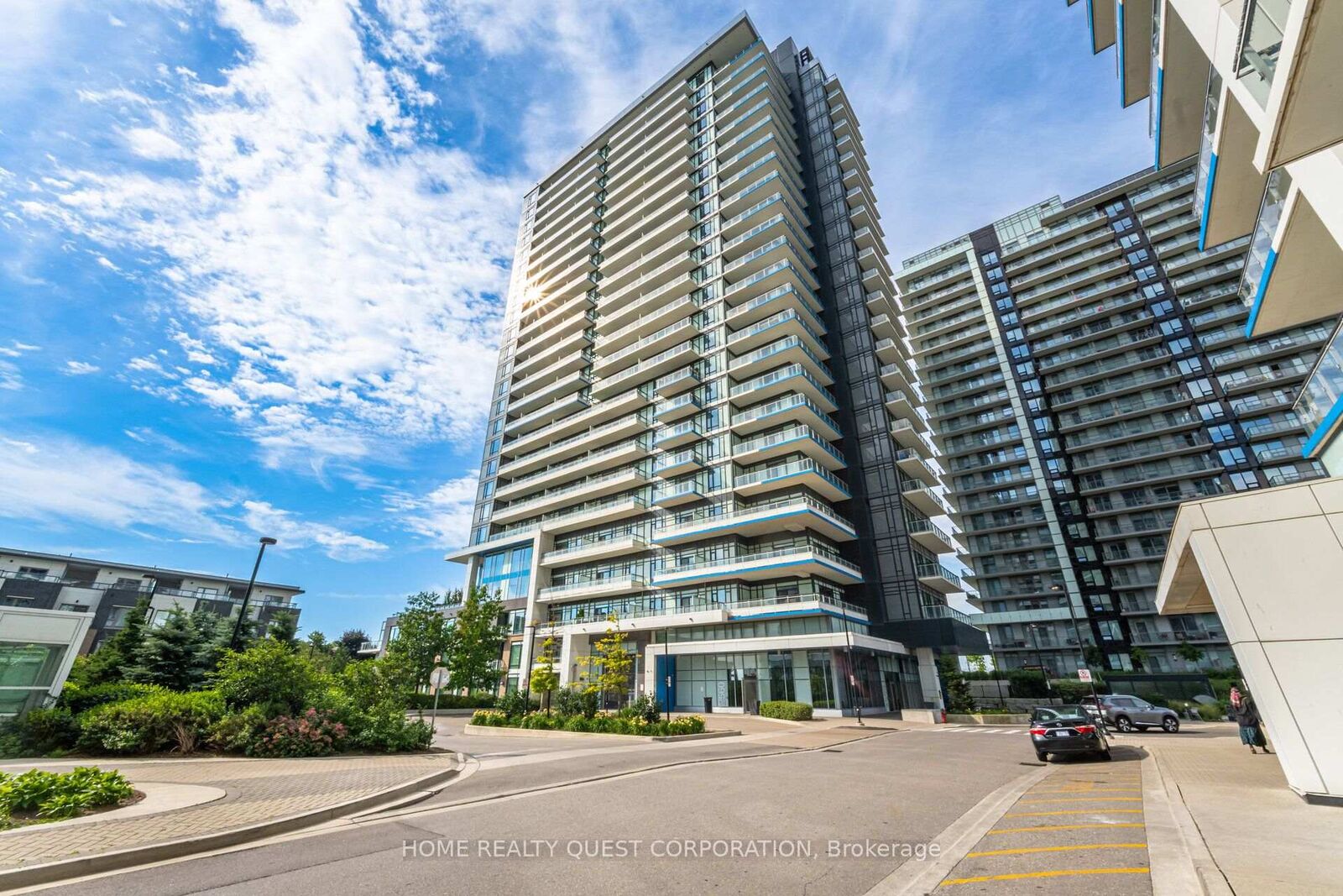 Property Photo: 2560 Eglinton Avenue W 2205 ON L5M 0Y3