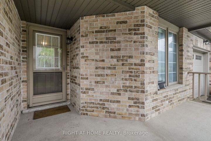 Property Photo:  215 North Centre Road 12  ON N5X 4E3 