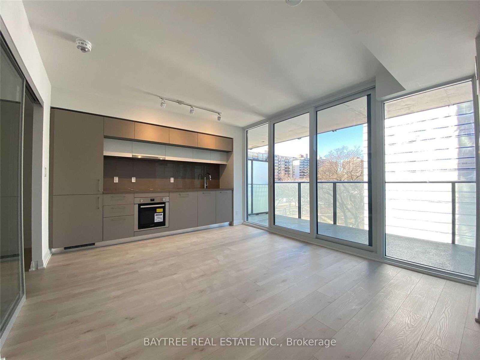 Property Photo:  99 Foxbar Road 707  ON M4V 2G5 