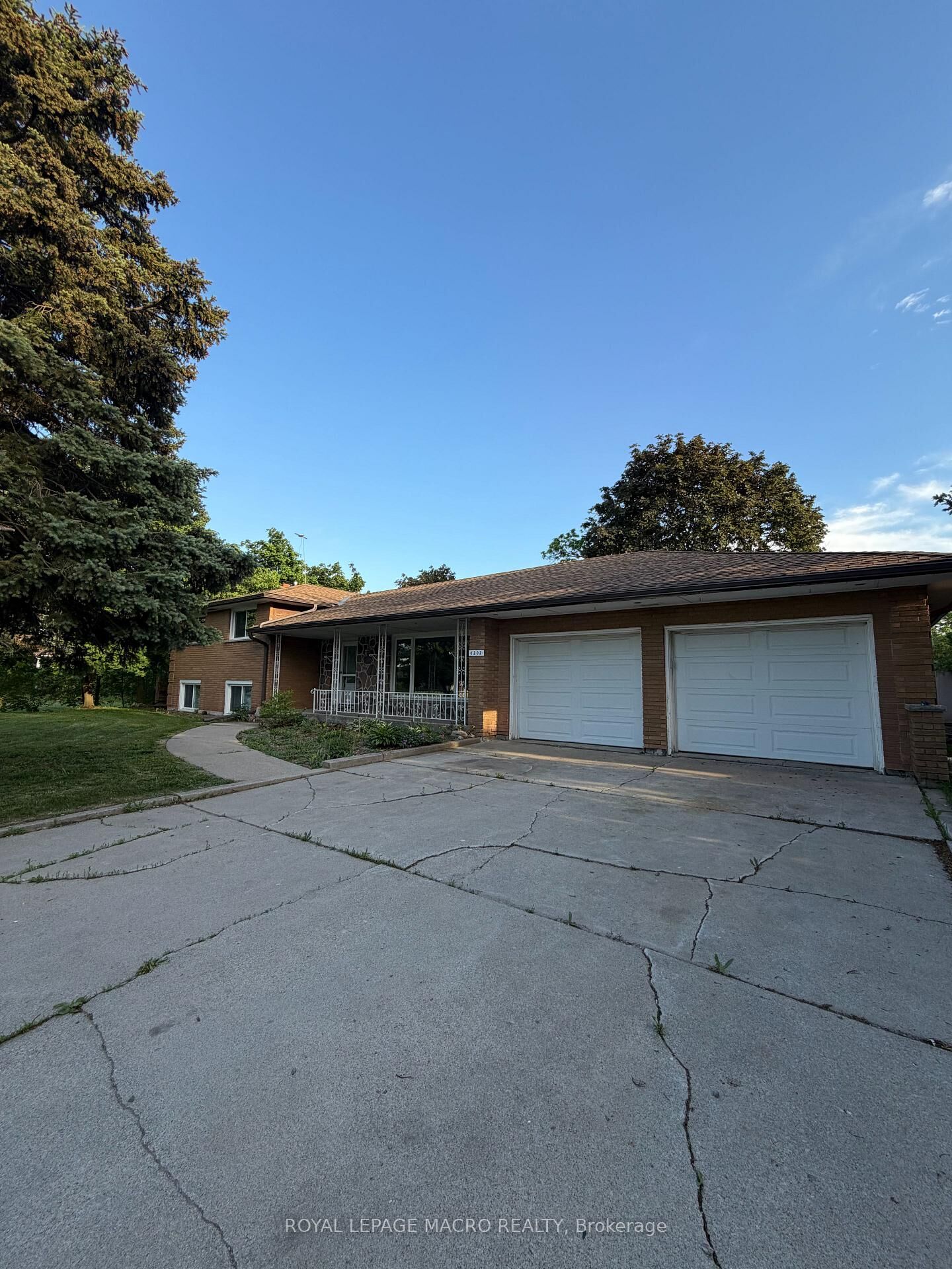 Property Photo:  1202 Barton Street  ON L8E 5G9 