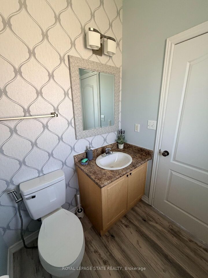 Property Photo:  23 Oakrun Street  ON L8E 6E7 