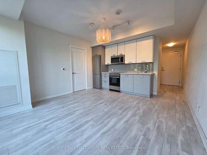 Property Photo:  1630 Queen Street E 608  ON M4L 0B3 
