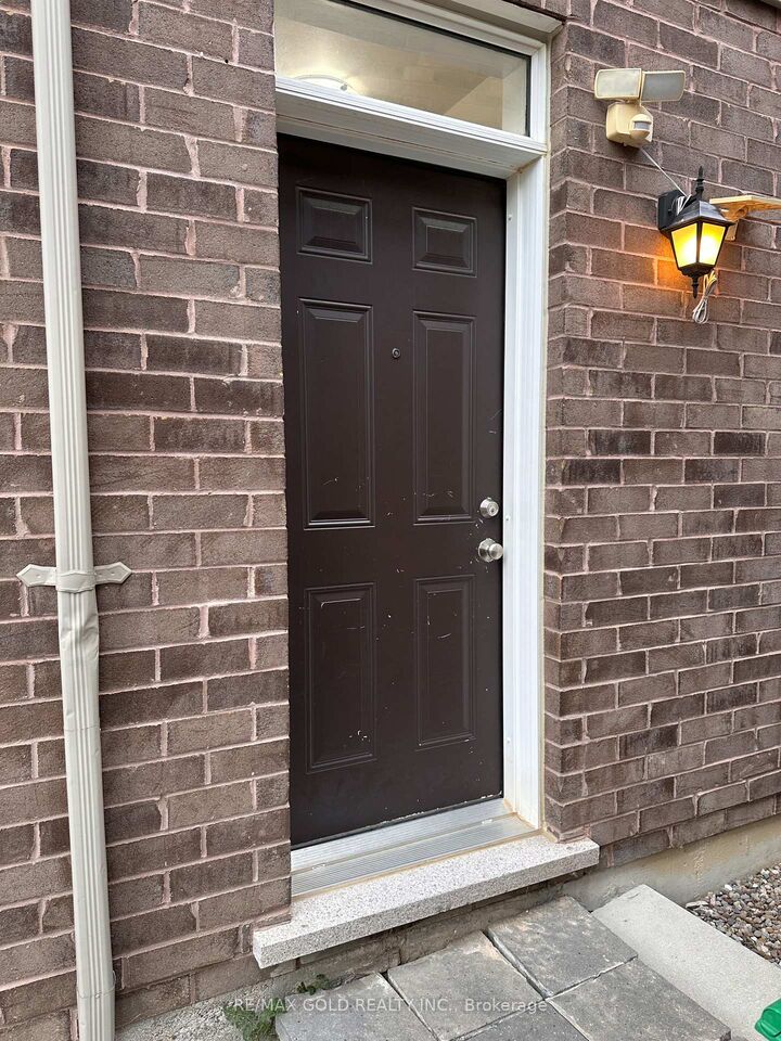 Property Photo:  41 Callandar Road  ON L7A 0H1 